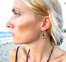 Load image into Gallery viewer, Jhana Pearl | Tahitian Drop Earrings