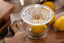 Load image into Gallery viewer, Etu Home | Bistro Glass Citrus Hand Press Juicer