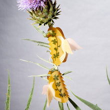 Load image into Gallery viewer, Lucky Dove White Four Leaf Clover Acetate Hair Claw