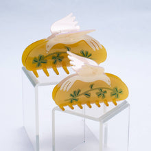 Load image into Gallery viewer, Lucky Dove White Four Leaf Clover Acetate Hair Claw