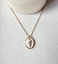 Load image into Gallery viewer, Carola Spitzer | Whisper Shell Charm necklace
