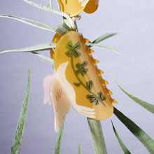 Load image into Gallery viewer, Lucky Dove White Four Leaf Clover Acetate Hair Claw
