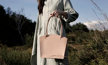 Load image into Gallery viewer, Studio Crie | Midi Arc Tote
