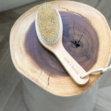Load image into Gallery viewer, Milk and Honey l Body Brush
