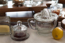 Load image into Gallery viewer, Etu Home | Bistro Glass Citrus Hand Press Juicer
